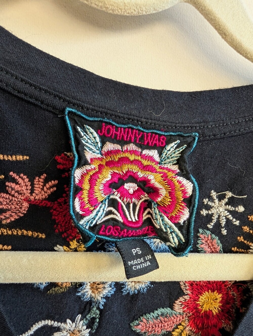 JOHNNY WAS Lissa Embroidered Floral Cotton Knit Jersey V-Neck Flutter Sleeve Top - Picture 9 of 10